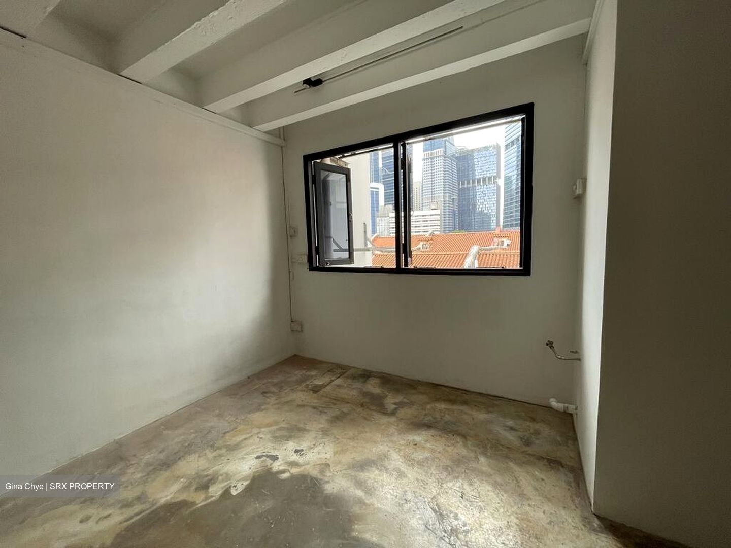 T-junction (D1), Office #566780141